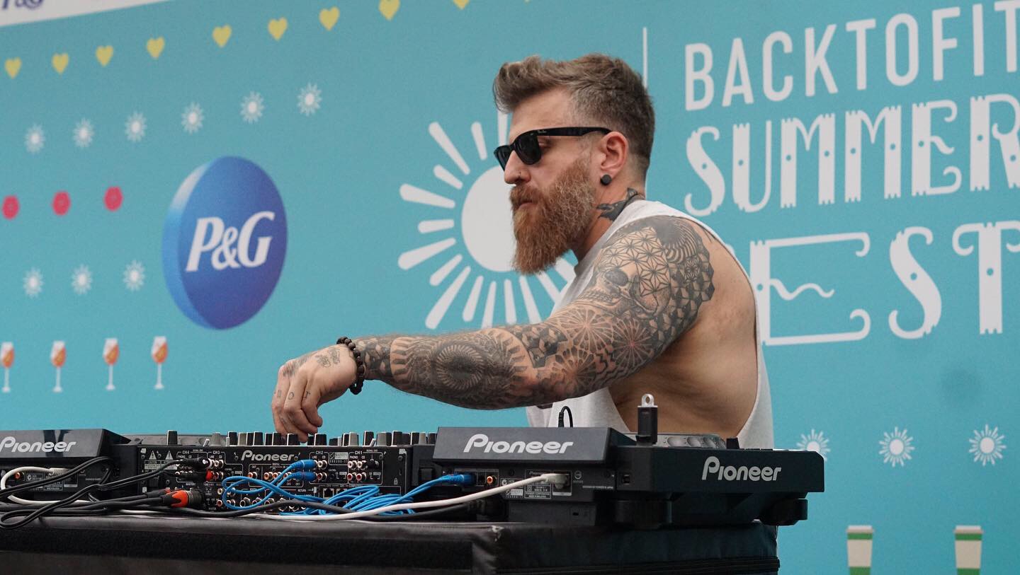 SW3NTON playing a daytime open-air summer festival set